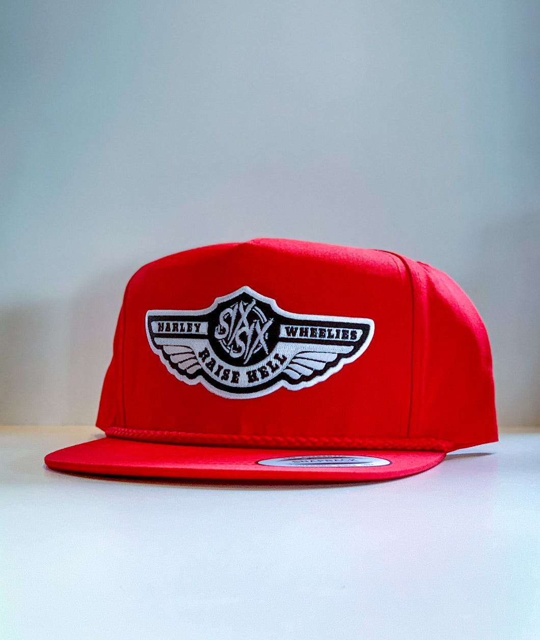 ANNIVERSARY BADGE RED SNAP BACK